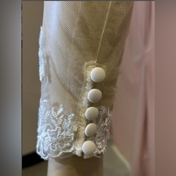 Detachable sleeves for wedding dress - Picture 9 of 16